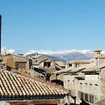 Mora De Nuei Hostel *