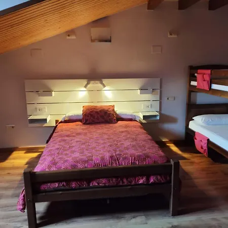Mora De Nuei Hostel *