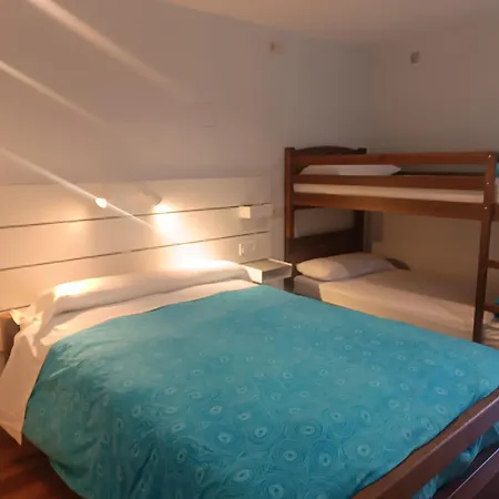 Hostel Mora De Nuei *